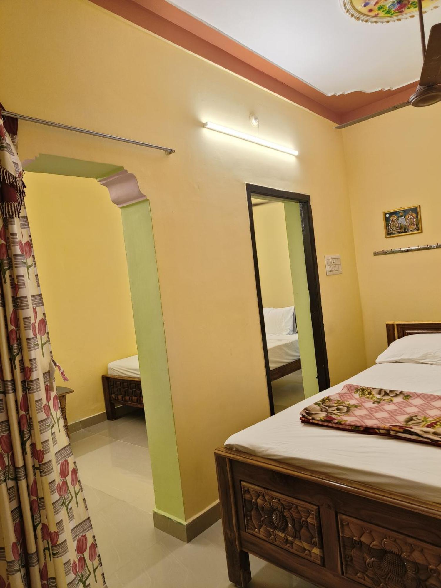 Liya Guest House Tiruvannāmalai Esterno foto