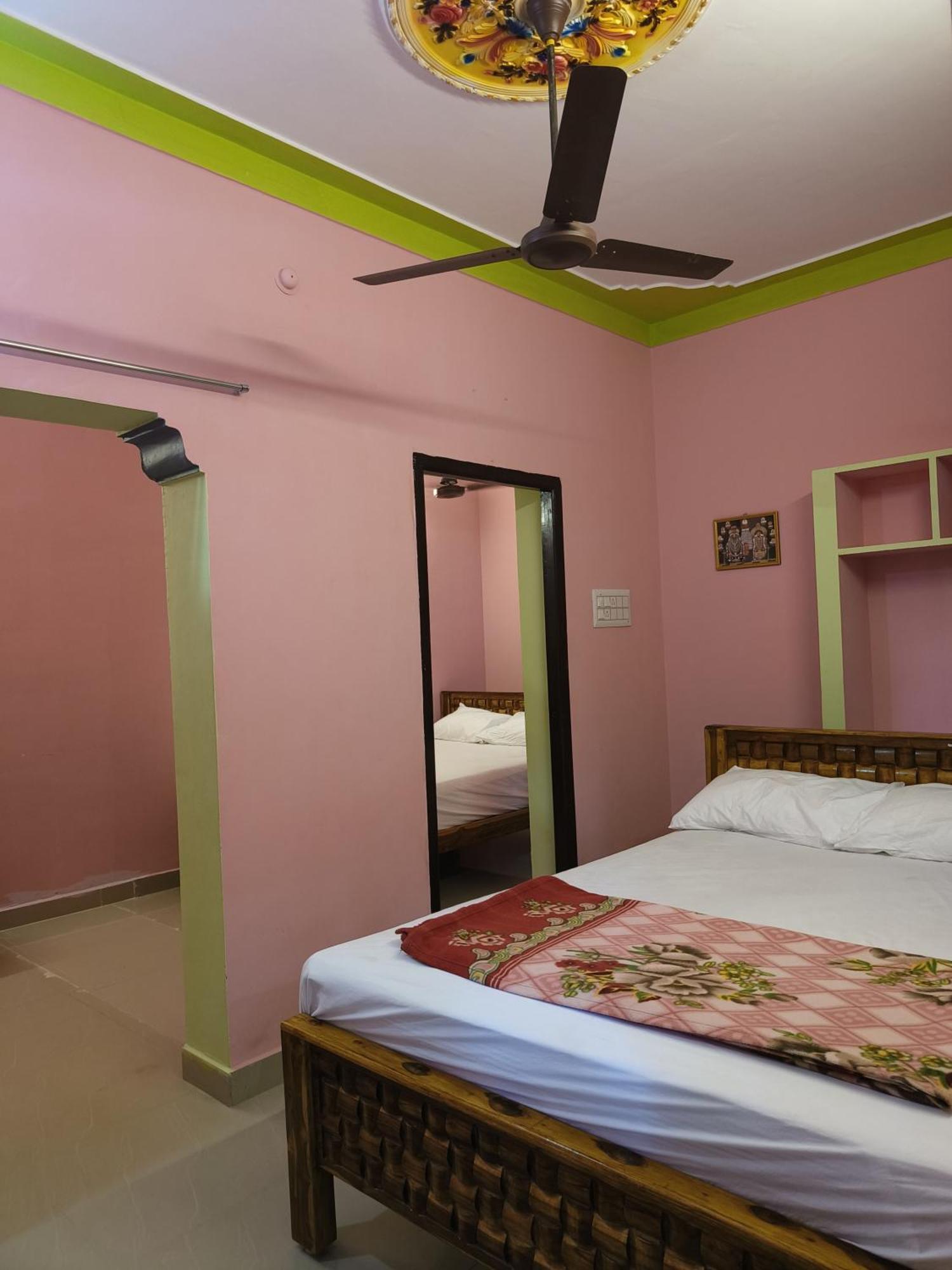 Liya Guest House Tiruvannāmalai Esterno foto